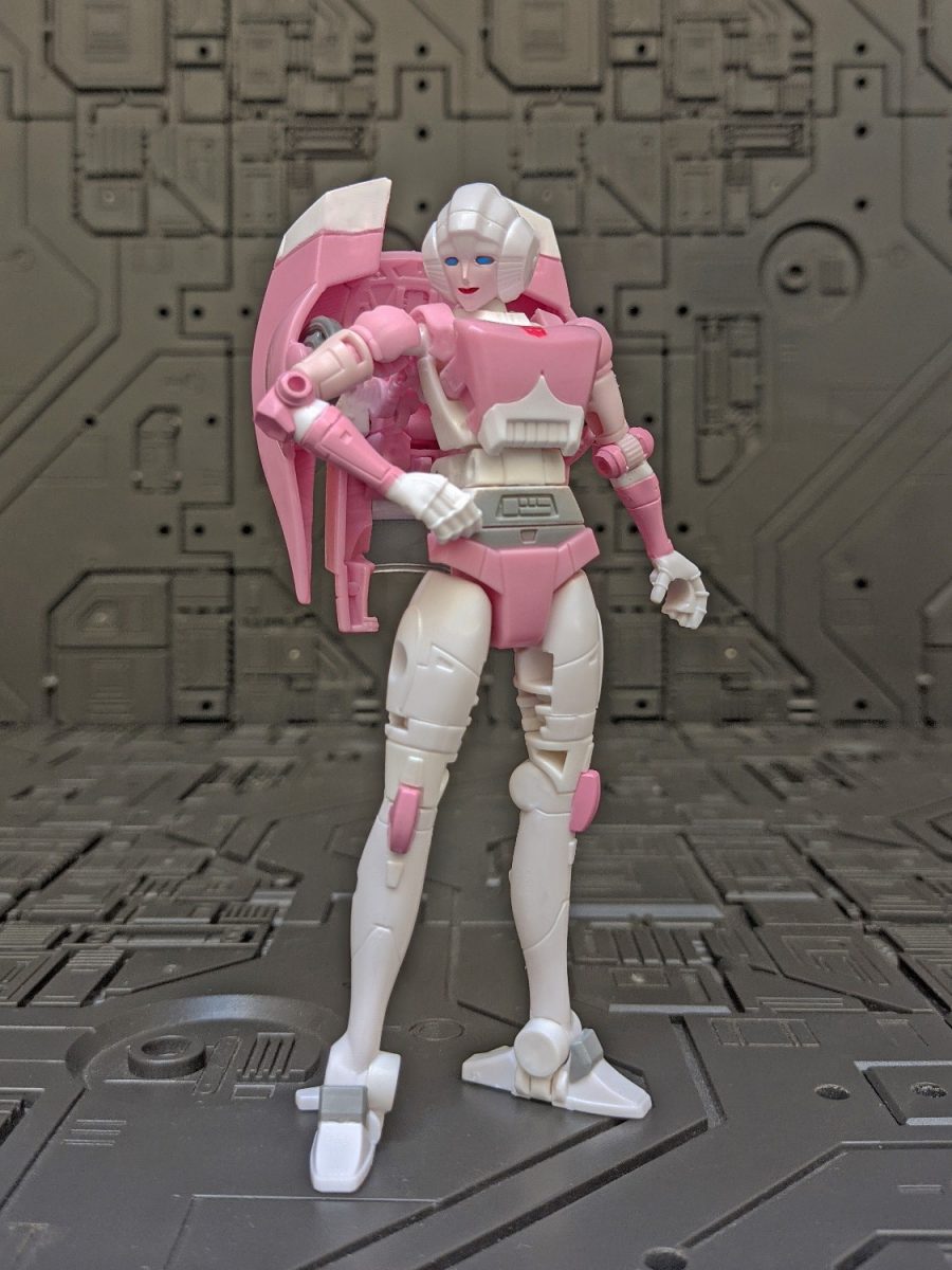 TRANSFORMERS WAR FOR Cybertron Earthrise Arcee Classe Deluxe Nuovo EUR