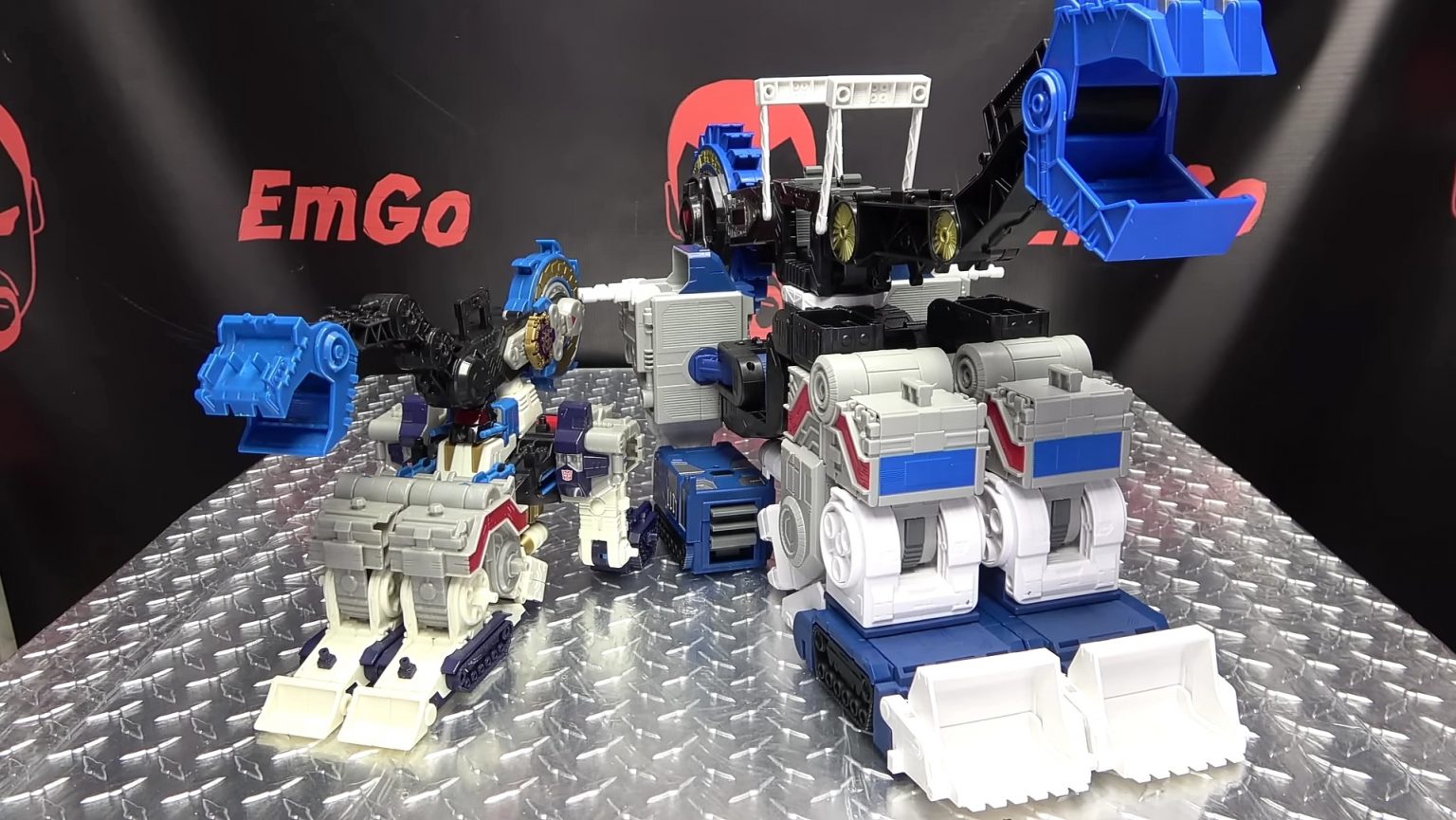 Transformers Generations Legacy Titan Class Figura Cybertron Universe Metroplex - ¡La frikitera