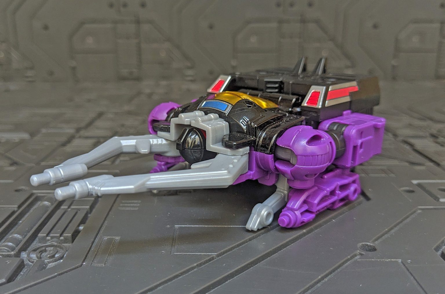 Sharpnel Insecicon Foto Reseña: Transformers Legacy Evolution Deluxe Class Insecticon ...